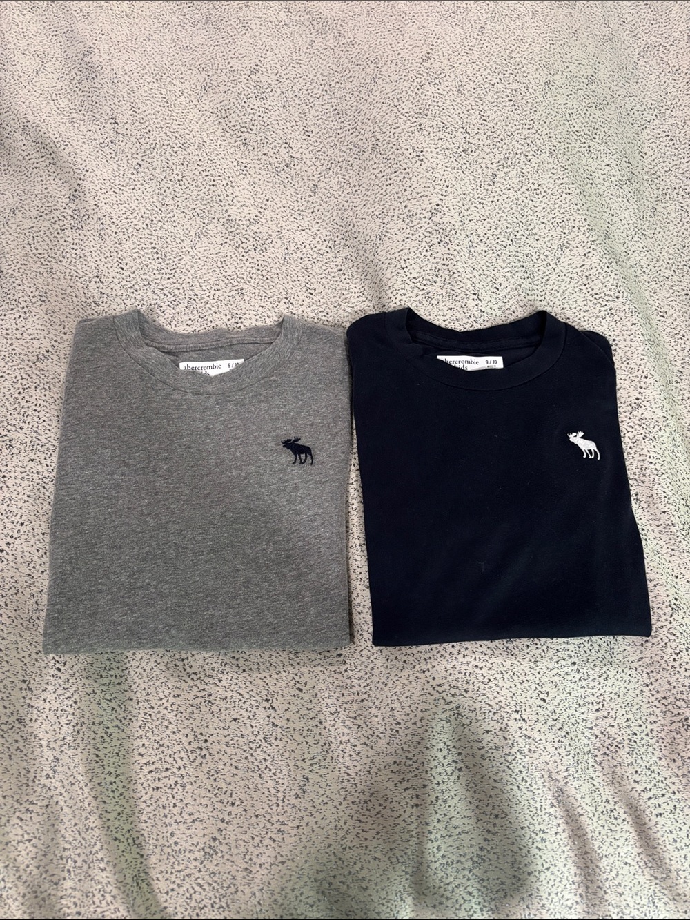 Abercrombie & Fitch Kids Navy & Gray T-Shirt Bundle with Moose Logo - Boys 9/10